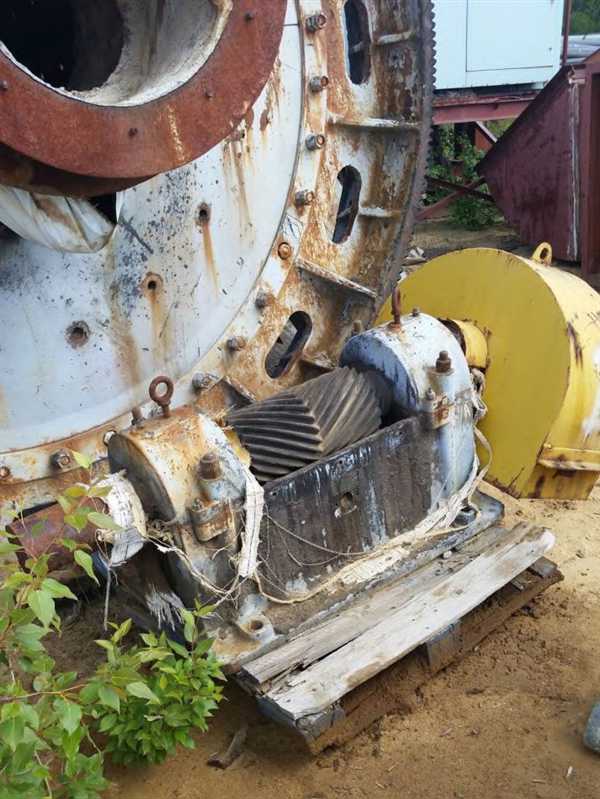 Canadian Allis Chalmers 8' X 10' (2.4m X 3m) Ball Mill With 400 Hp Motor)
